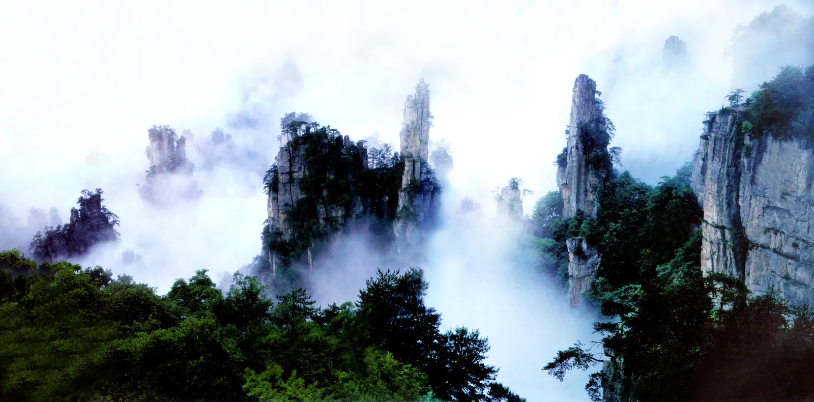 Horizontal Cloudy Cliff Rocks Landscape Free Stock Photo 2