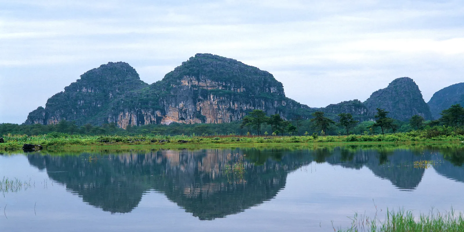 Horizontal Cloudy Cliff Hill Landscape Free Stock Photo