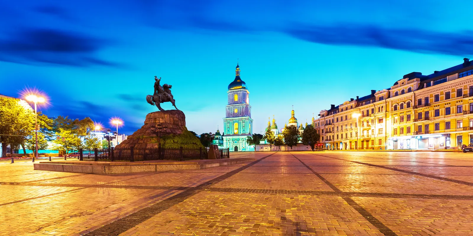 Horizontal Blue Sky Statue Cloudy Landscape Free Stock Photo 2