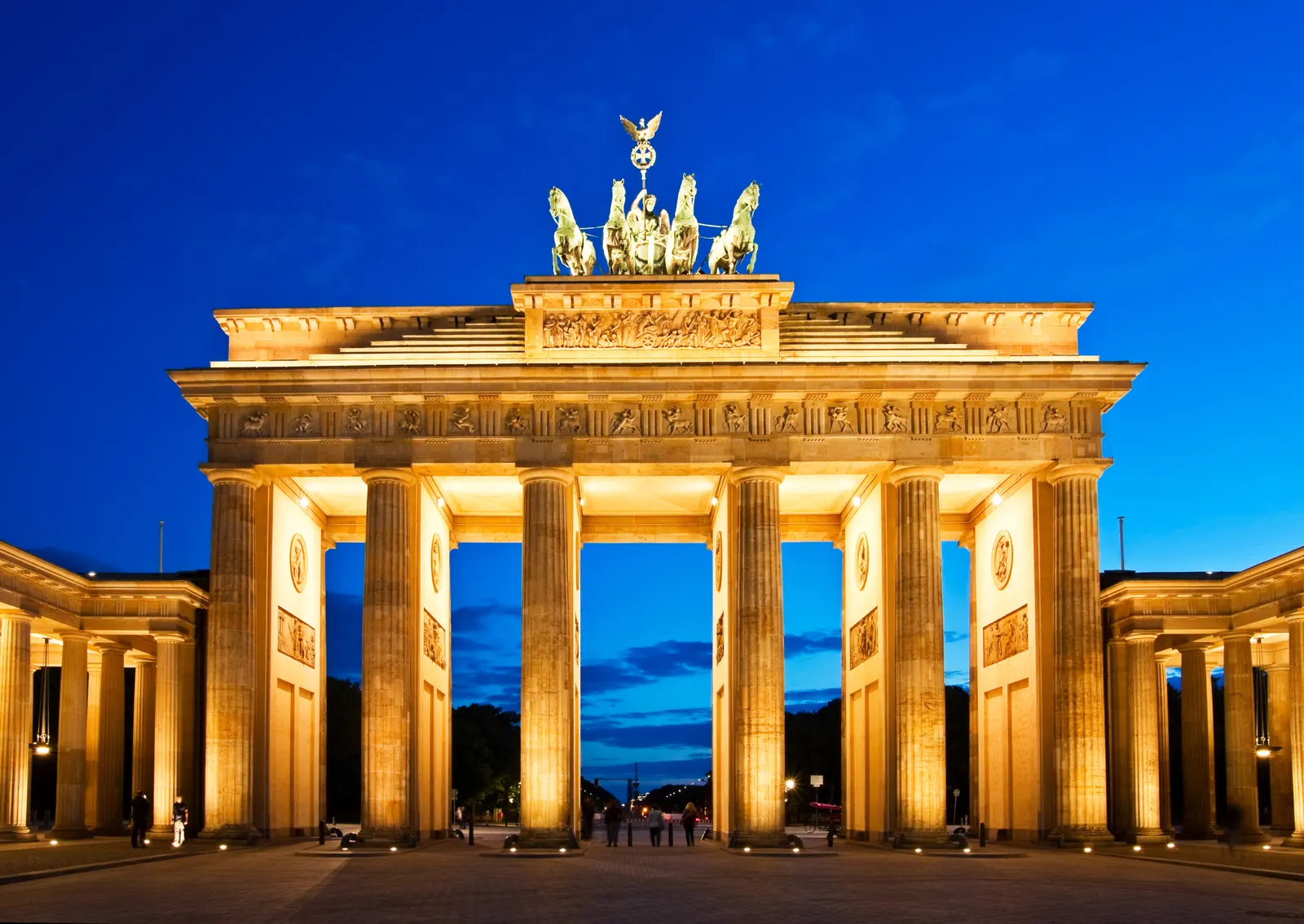 Horizontal Blue Sky Statue Cloudy Landscape Free Stock Photo 8
